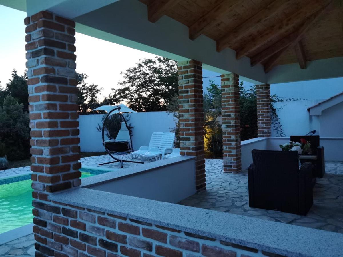 Holiday Homes Sintija Kampor Exterior photo