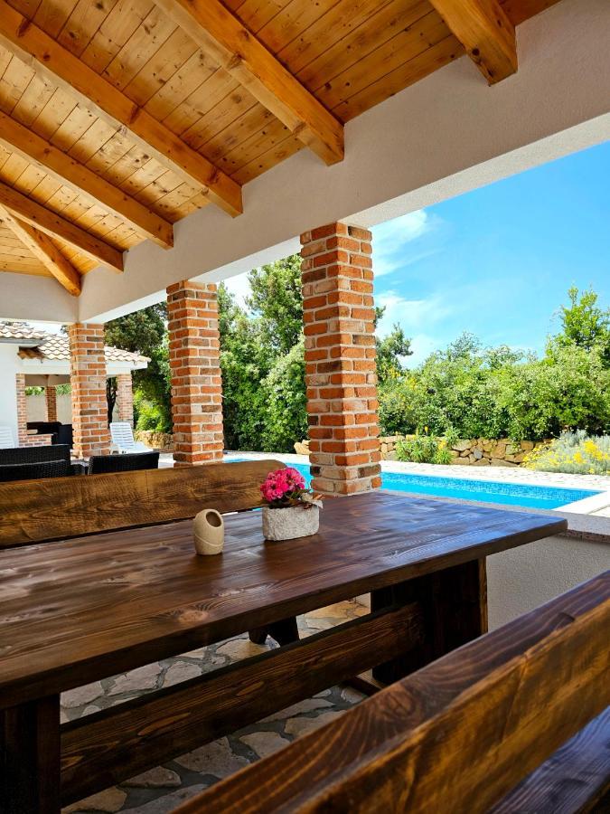 Holiday Homes Sintija Kampor Exterior photo