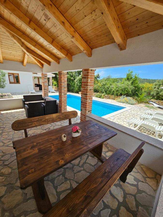 Holiday Homes Sintija Kampor Exterior photo