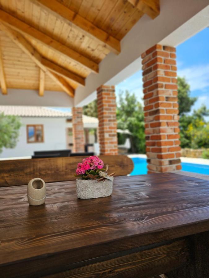 Holiday Homes Sintija Kampor Exterior photo