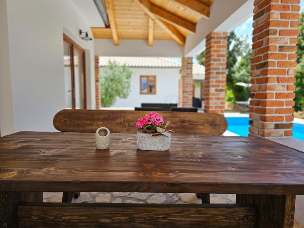 Holiday Homes Sintija Kampor Exterior photo