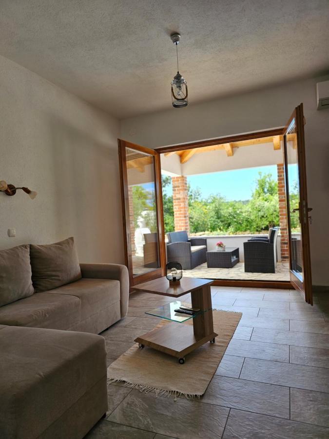 Holiday Homes Sintija Kampor Exterior photo