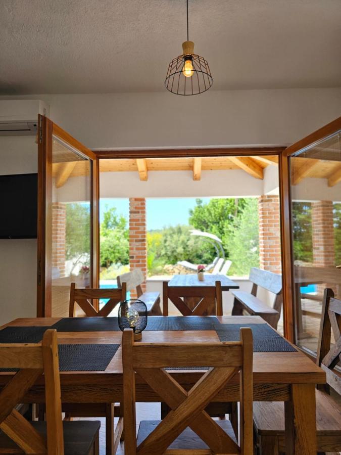 Holiday Homes Sintija Kampor Exterior photo
